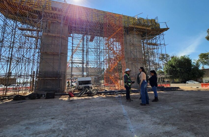  Continúan trabajos estructurales en el puente vehicular de Circuito Potosí y Valle de los Fantasmas