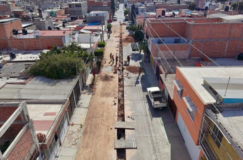  Gobierno municipal atiende reportes por colapsos de drenaje en colonias de Soledad