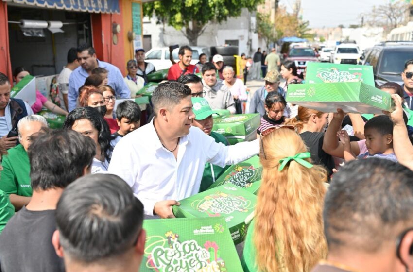  Ricardo Gallardo recorre colonias de la capital para celebrar el Día de Reyes