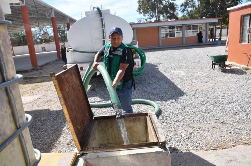  Planteles educativos de Soledad reciben apoyo con suministro gratuito de agua potable