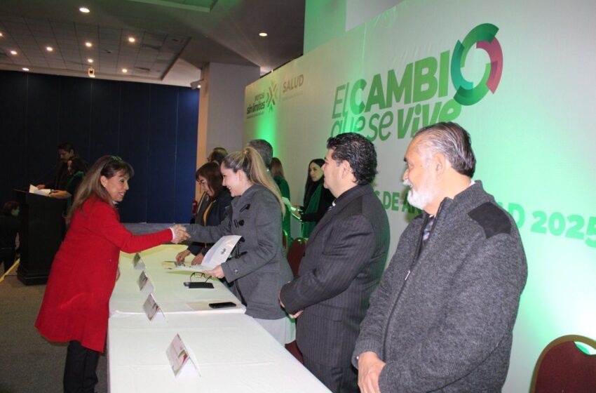  TRABAJADORES DE SALUD RECIBEN RECONOCIMIENTOS POR AÑOS DE SERVICIO