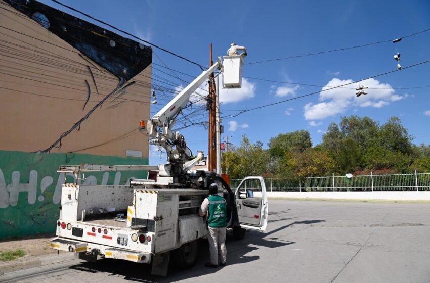  Ayuntamiento de Soledad atiende hasta 850 luminarias al mes en programa de alumbrado público