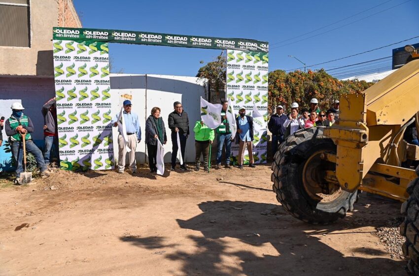  Entregan obras de pavimentación y servicios en la colonia Genaro Vázquez, en Soledad de Graciano Sánchez