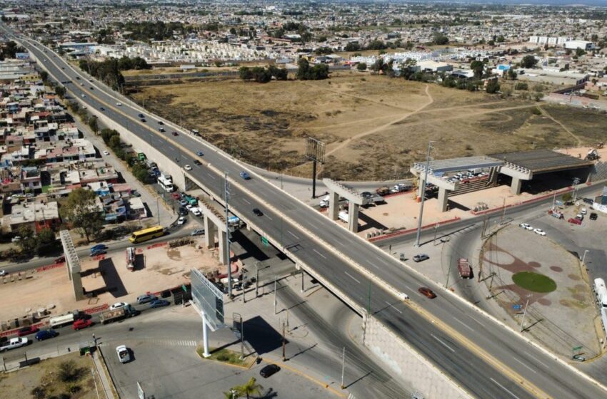  Reportan 55% de avance en el puente vehicular de Circuito Potosí y Bulevar Valle de los Fantasmas
