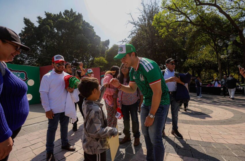  Felifer Macías participa en activación previa al partido México vs. Islandia en la Alameda Hidalgo