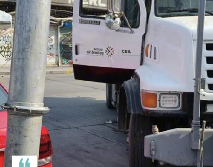  Comisión Estatal del Agua realiza desazolve en el mercado “San Luis 400”