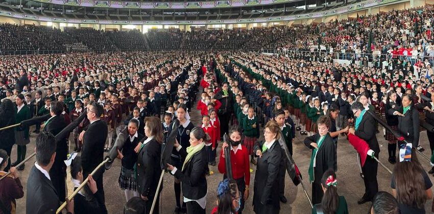  Más de 4 mil estudiantes participan en ceremonia de Juramento a la Bandera en San Luis Potosí