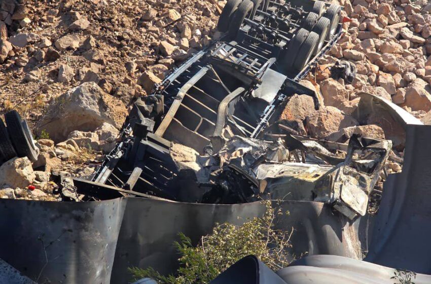  Autoridades atienden volcadura de tráiler en puente Calabacillas, en Mexquitic de Carmona