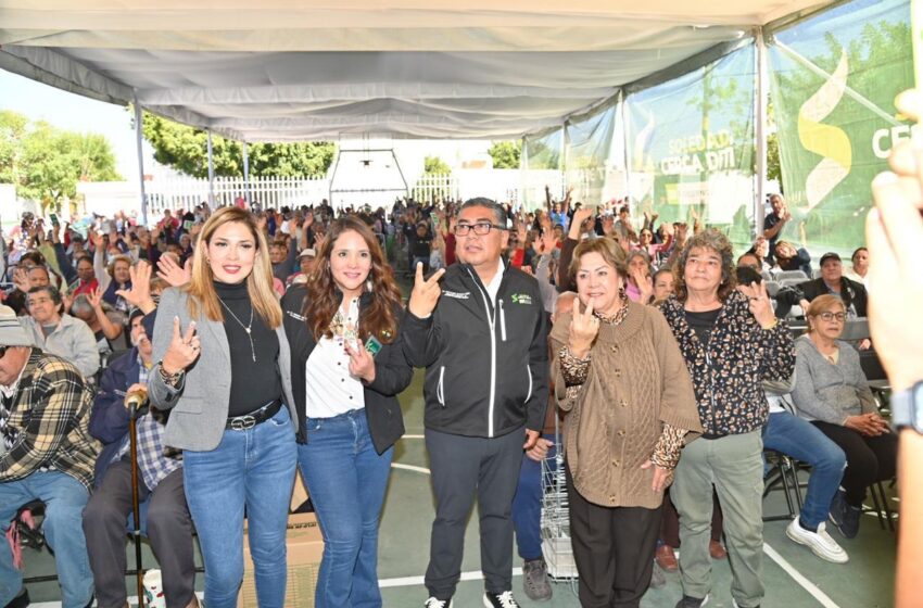  Alcalde Navarro Muñiz encabeza entrega de paquetes alimentarios en la colonia Fidel Velázquez