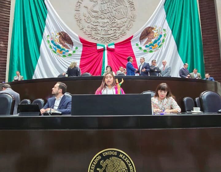  Estudiante Xi’iuy participa en tribuna de la Cámara de Diputados