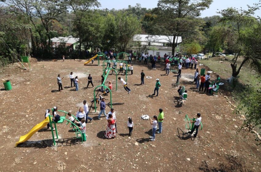  DIF Estatal entrega espacios recreativos en Alaquines y Rioverde para fortalecer convivencia y salud