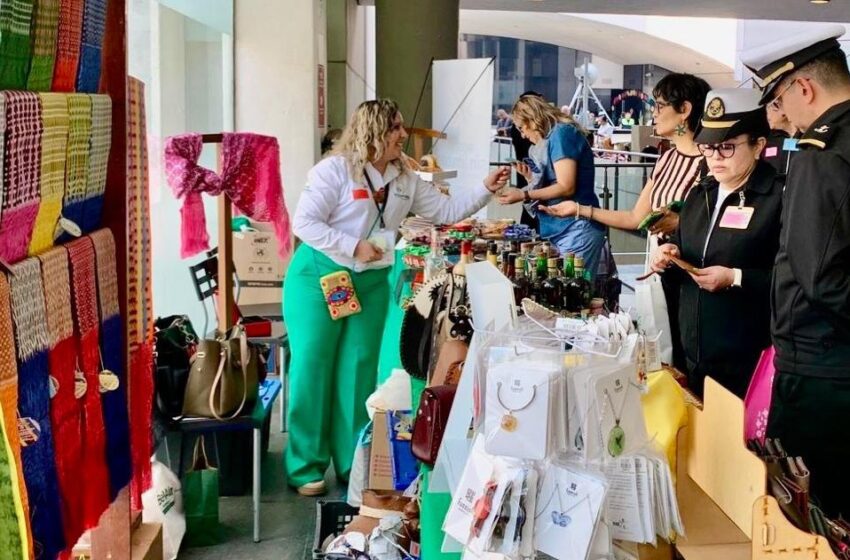  Artesanas y artesanos potosinos generan ventas por más de 145 mil pesos en el Senado de la República