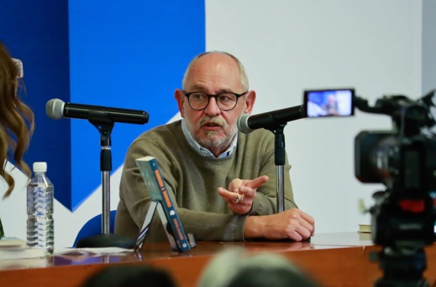  Benito Taibo presenta en la FNL UASLP un libro donde la comida, la familia y los viajes se vuelven memoria