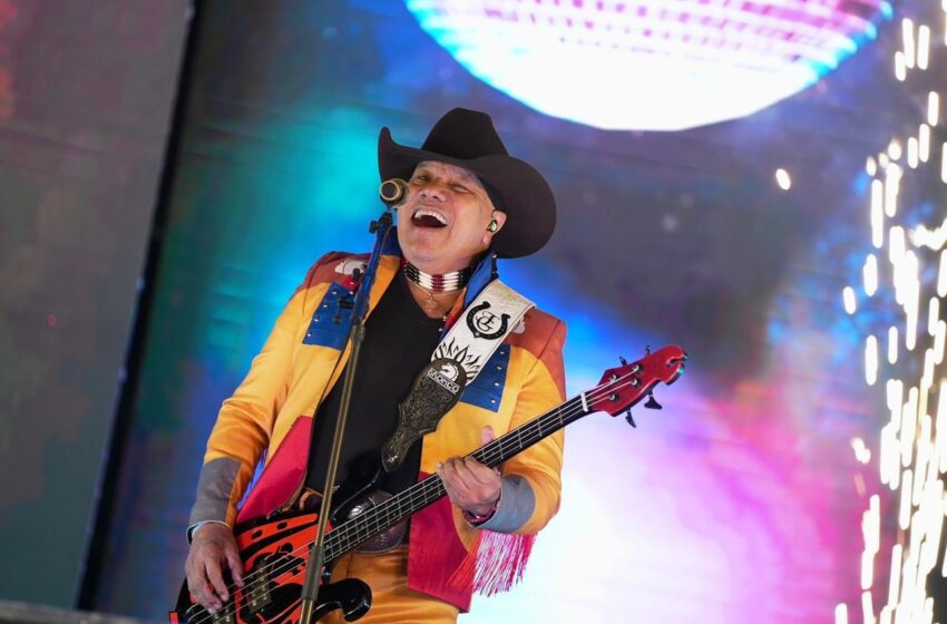  Bronco reúne a miles en la inauguración del Teatro del Pueblo de la FENAE 2026