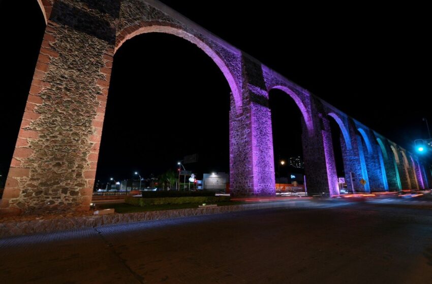  Querétaro ilumina los Arcos por la concientización del autismo y anuncia Centro Integral con inversión de 30 millones