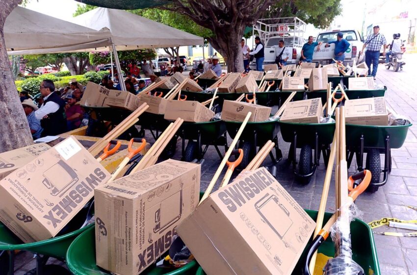  Cerritos recibe impulso millonario al campo con tractores, remolques y herramientas