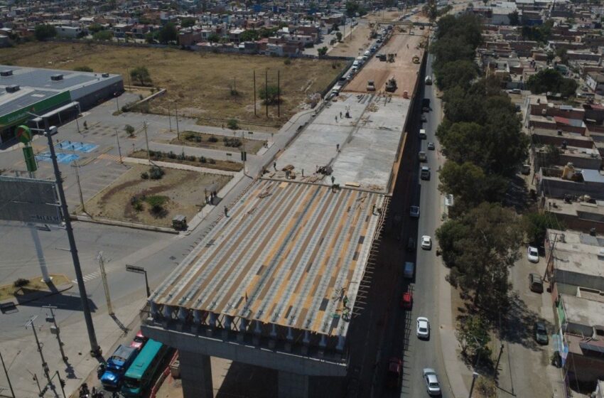  Amplían cierres en Valle de los Fantasmas por montaje de trabes; habrá desvíos y carriles reducidos