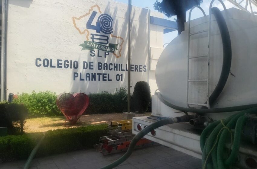  Soledad entra al rescate ante la crisis de agua y abastece colonias y escuelas con pipas gratuitas