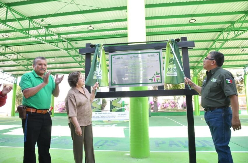  Juan Manuel Navarro entrega techado escolar en primaria de Pavón para beneficio de más de 327 estudiantes