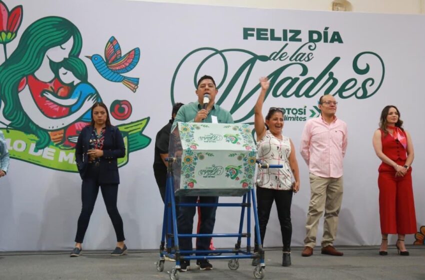  Ricardo Gallardo destaca programas de apoyo a madres potosinas durante festejo por el 10 de mayo