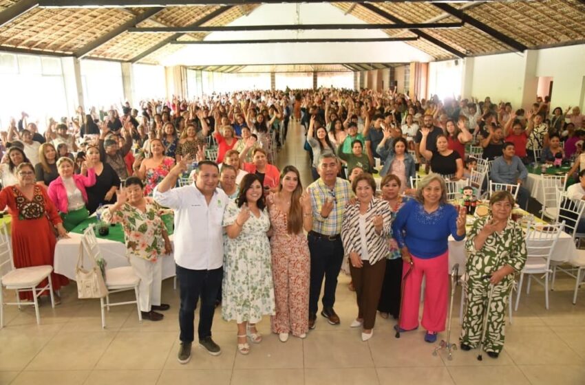  Juan Manuel Navarro y Ruth González encabezan festejo por el Día de las Madres en Soledad