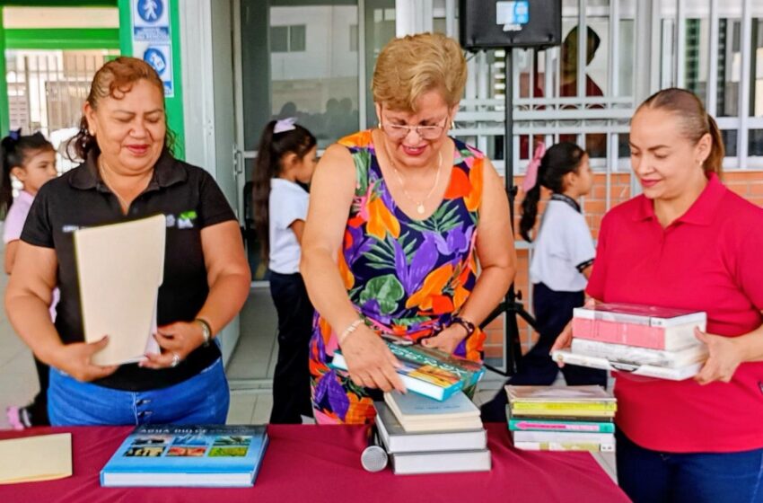  SOLEDAD DE G. S. FORTALECE LA EDUCACIÓN DE LA NIÑEZ CON DONACIÓN DE LIBROS Y ENCICLOPEDIAS A ESCUELAS