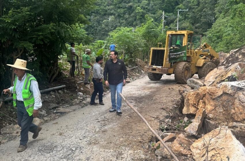  JEC despliega brigadas en la Huasteca Sur para atender caminos dañados por las lluvias