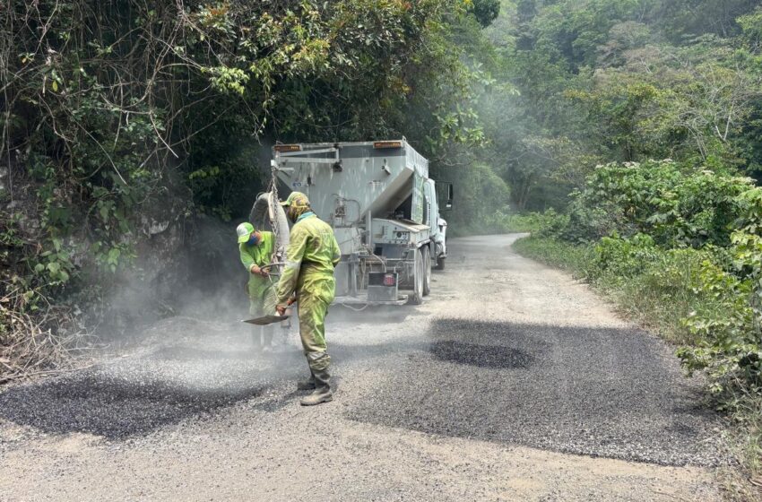  Xilitla mejora una de sus rutas alternas con trabajos de bacheo y conservación