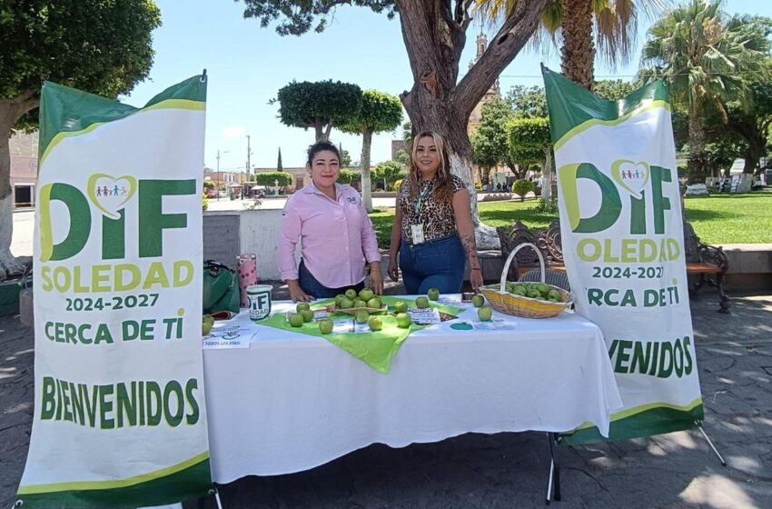  DIF de Soledad lanza campaña antitabaco con canje de cigarros por manzanas en la Plaza Principal