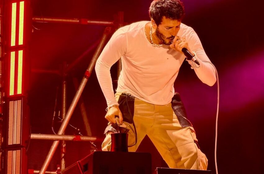  Sebastián Yatra llena el Teatro de la Ciudad en San Luis Potosí con un concierto multitudinario
