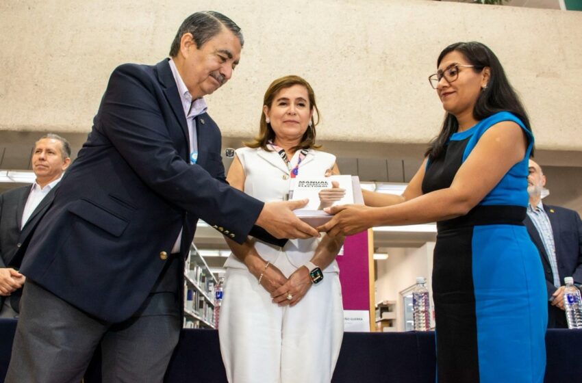  UASLP, ANUIES e INE refuerzan formación cívica con entrega de 184 libros especializados