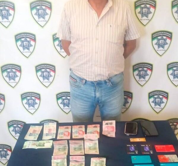  Detienen en el Centro Histórico a presunto implicado en robo de tarjetas bancarias