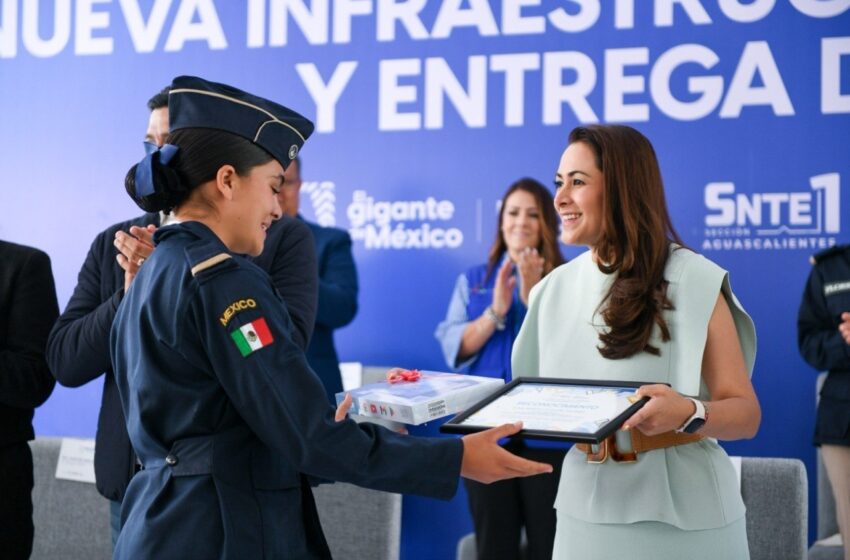  Tere Jiménez entrega infraestructura educativa y becas a estudiantes del Bachillerato Militarizado