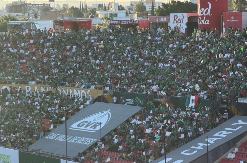  Ricardo Gallardo celebra con 15 mil aficionados triunfo de México ante Chequia