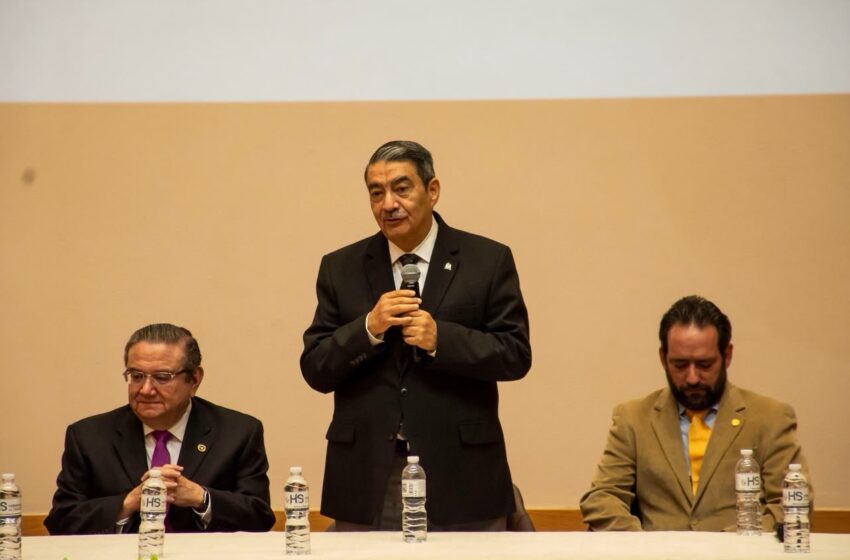  UASLP reconoce a estudiantes de Medicina que concluyeron el Internado Médico de Pregrado