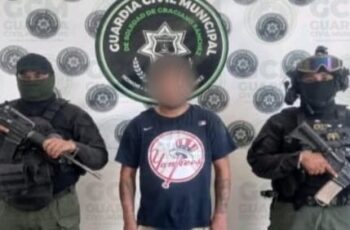 Persona detenida por la Guardia Civil Municipal de Soledad de Graciano Sánchez, con el rostro cubierto conforme a la presunción de inocencia.