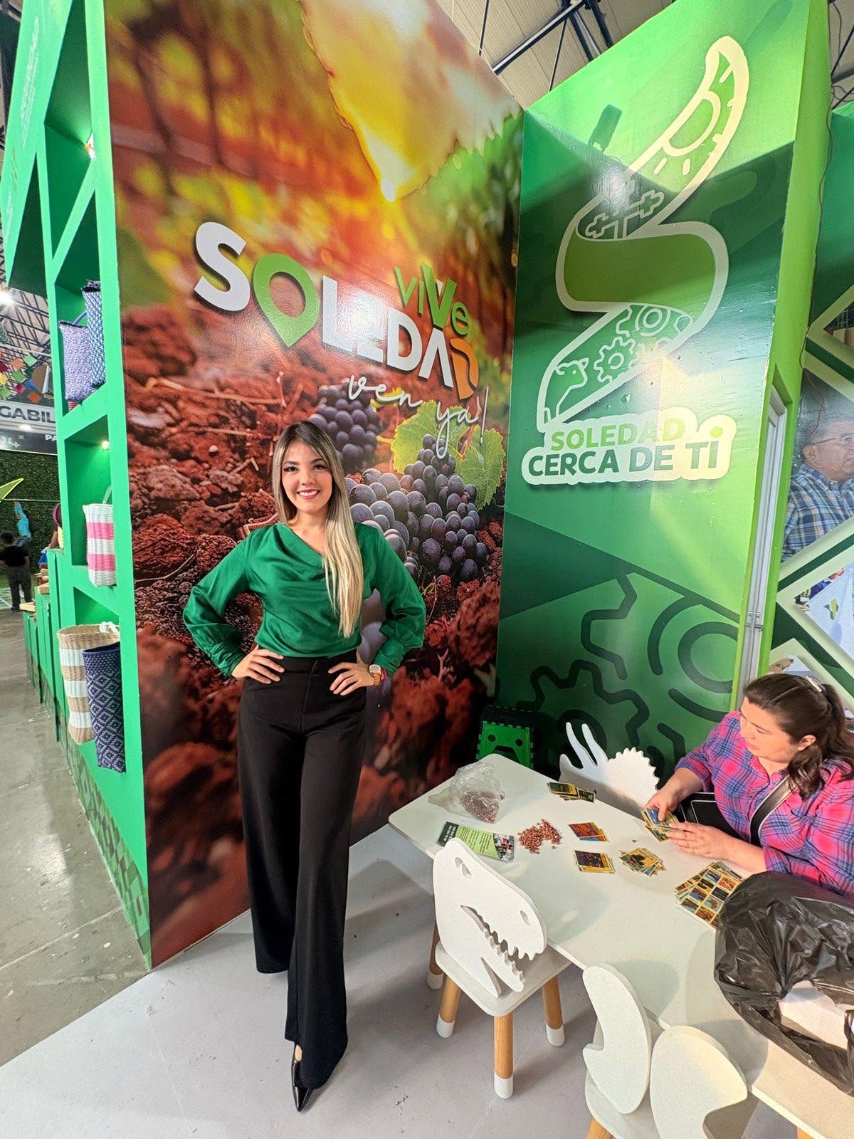 Stand turístico de Soledad de Graciano Sánchez para promover atractivos culturales y gastronómicos en la Fenapo.