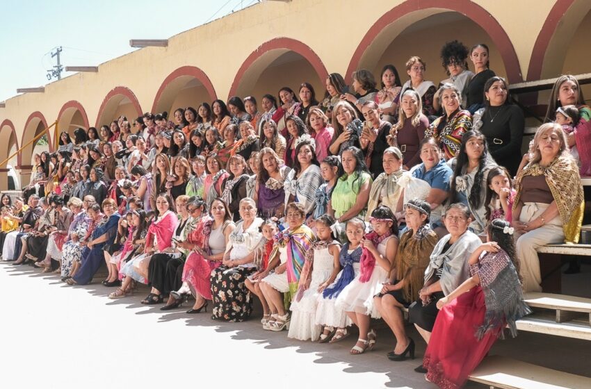  Más de 130 mujeres celebran en Santa María del Río la tradición del rebozo
