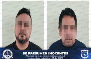Dos personas detenidas por la Fiscalía de San Luis Potosí, con el rostro cubierto conforme a la presunción de inocencia.