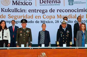 Autoridades federales y estatales durante la entrega de reconocimientos al personal del Plan Kukulkán por el operativo del Mundial 2026.