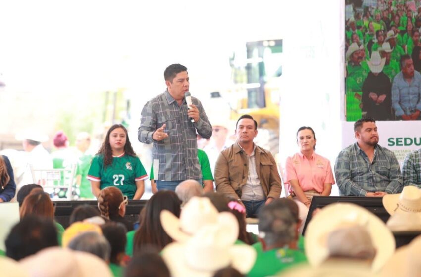  Ricardo Gallardo arranca rehabilitación de la carretera Salinas-Santo Domingo