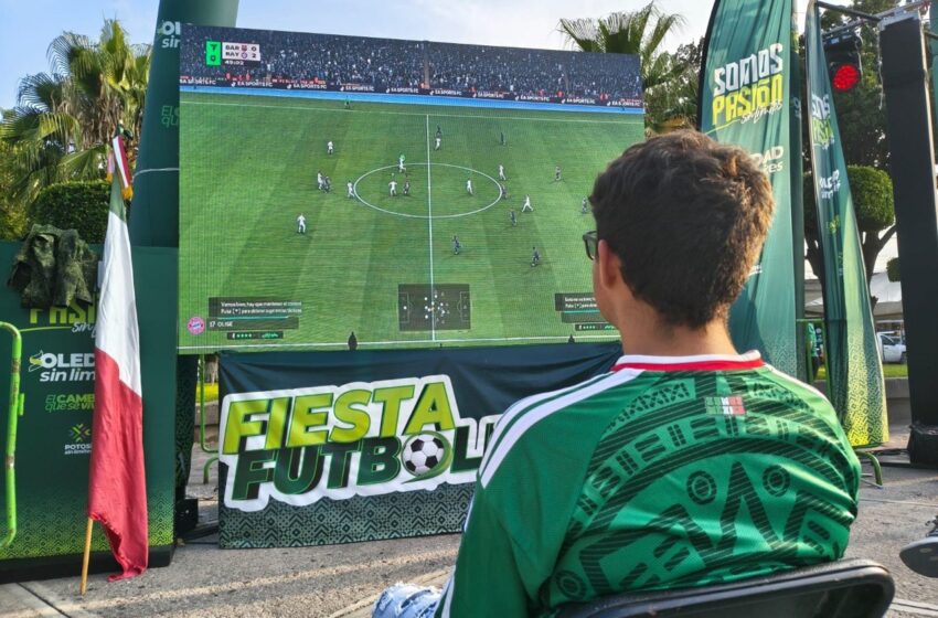  Soledad reúne a miles de aficionados en Plaza Principal para celebrar triunfo de México ante Ecuador