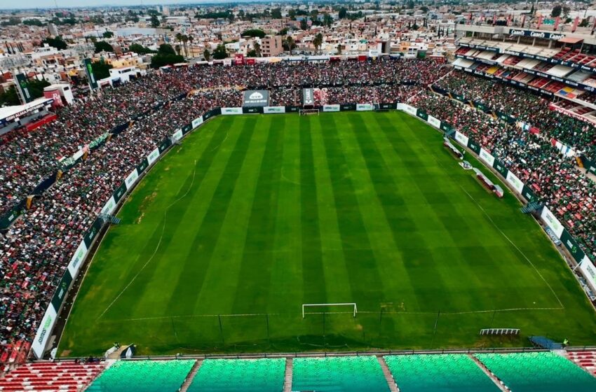  Ricardo Gallardo acompaña a 22 mil aficionados en fiesta futbolera del México vs. Inglaterra