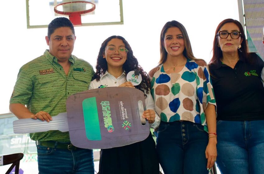  Ricardo Gallardo entrega autobús al Tecnológico de Ciudad Valles