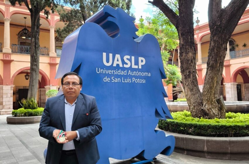  Docente de la UASLP recibe la Medalla Benito Juárez de la Sociedad Mexicana de Geografía y Estadística