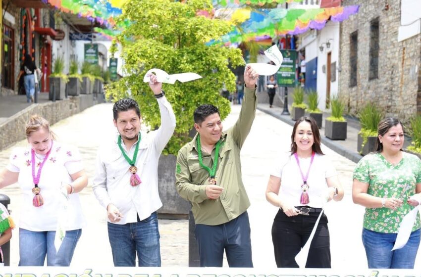  Ricardo Gallardo entrega dos calles e inicia albergue animal “Huellitas” en Xilitla