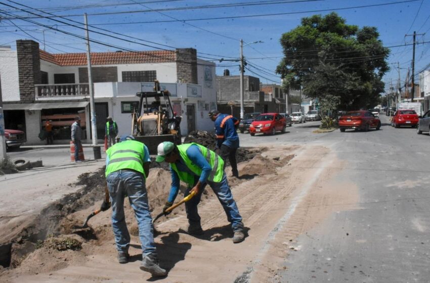  Ayuntamiento de Soledad rehabilita drenaje colapsado en San Felipe ante demora de Interapas