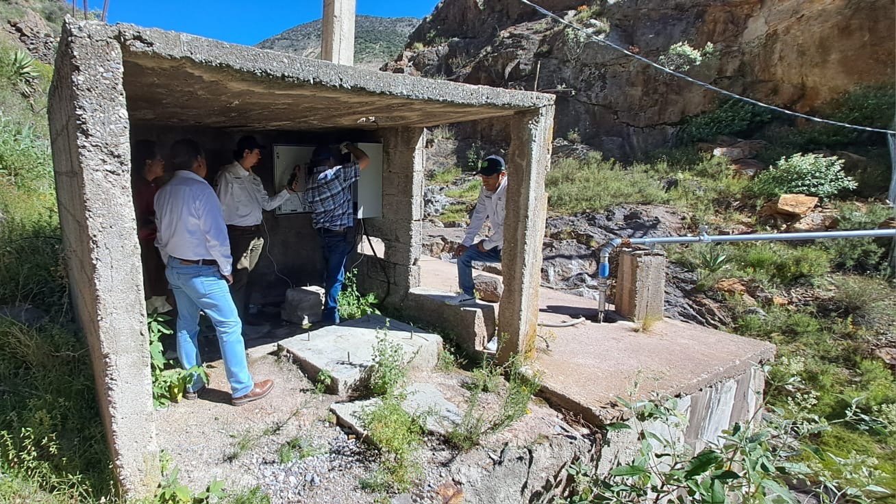 Supervisión técnica de sistemas de bombeo de agua en Real de Catorce, realizada por la Comisión Estatal del Agua y autoridades municipales.