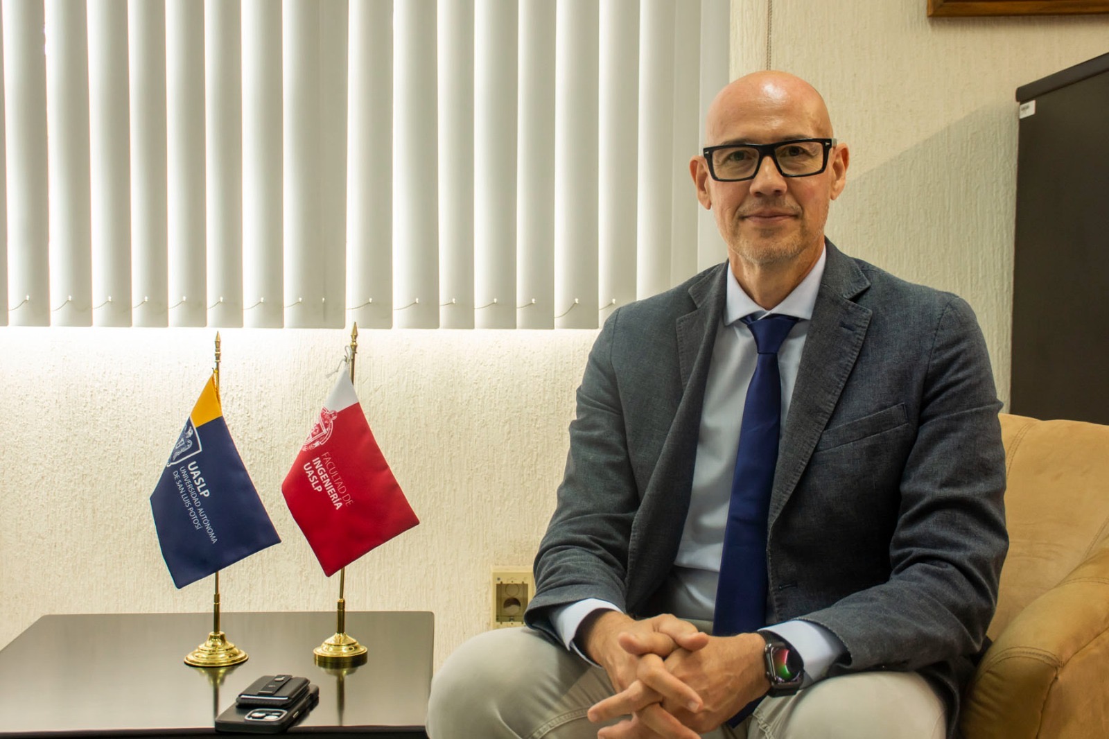 Ernesto Expósito, profesor de la Universidad de Pau y de los Países del Adour, durante su visita a la Facultad de Ingeniería de la UASLP para fortalecer cooperación académica internacional.