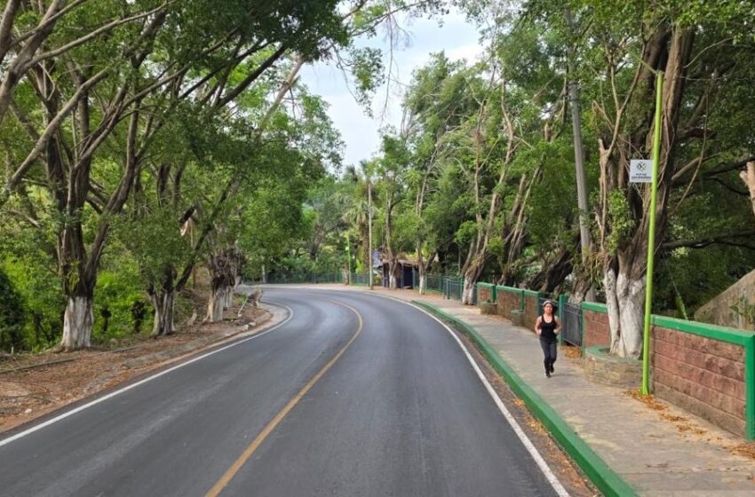 Rehabilitan carretera Comoca-Axtla tras daños por tromba
